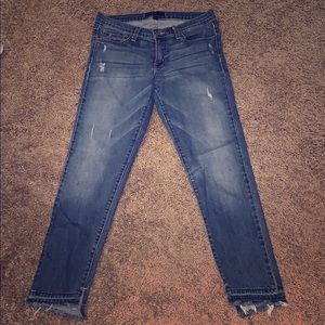 Low rise ripped skinny jeans